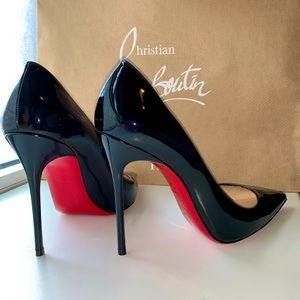 CHRISTIAN LOUBOUTIN
Décolleté 554 patent-leather pumps